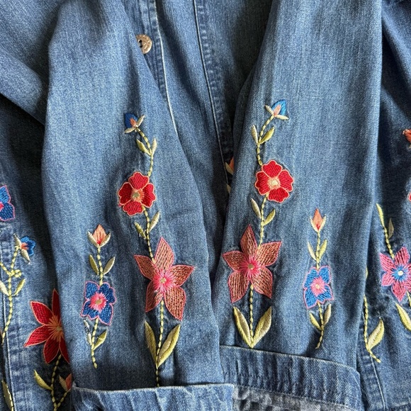 Bobbie Brooks Boho Chic Embroidered Florals Denim Shacket Size Large Whimsical - Picture 6 of 12